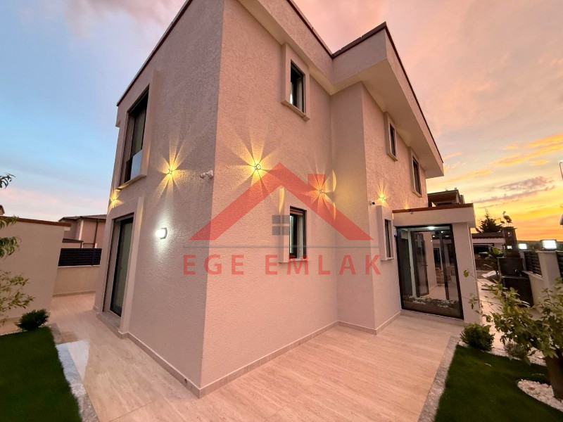 Didim Efeler Mahallesinde Satılık 4+1 Villa