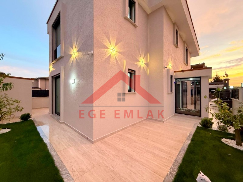 Didim Efeler Mahallesinde Satılık 4+1 Villa