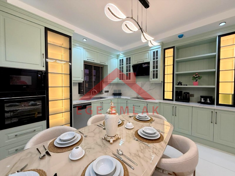 Didim Efeler Mahallesinde Satılık 4+1 Villa