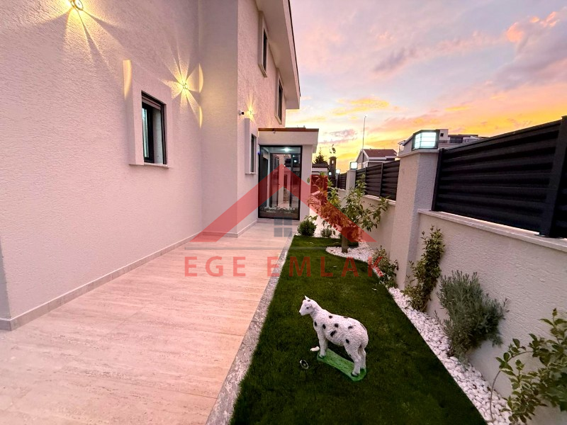 Didim Efeler Mahallesinde Satılık 4+1 Villa