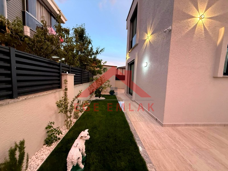Didim Efeler Mahallesinde Satılık 4+1 Villa