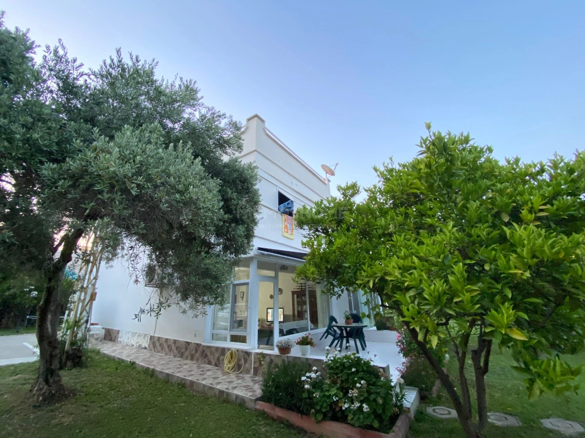Seaside Triplex Villa Residence