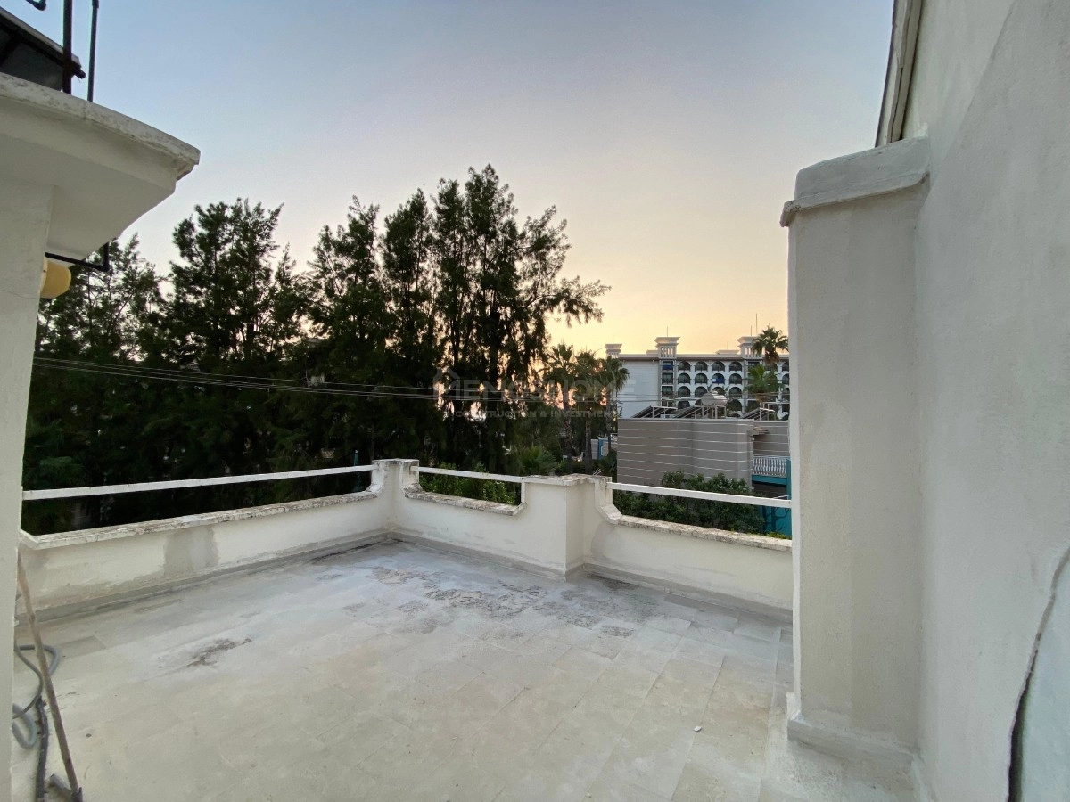 Seaside Triplex Villa Residence