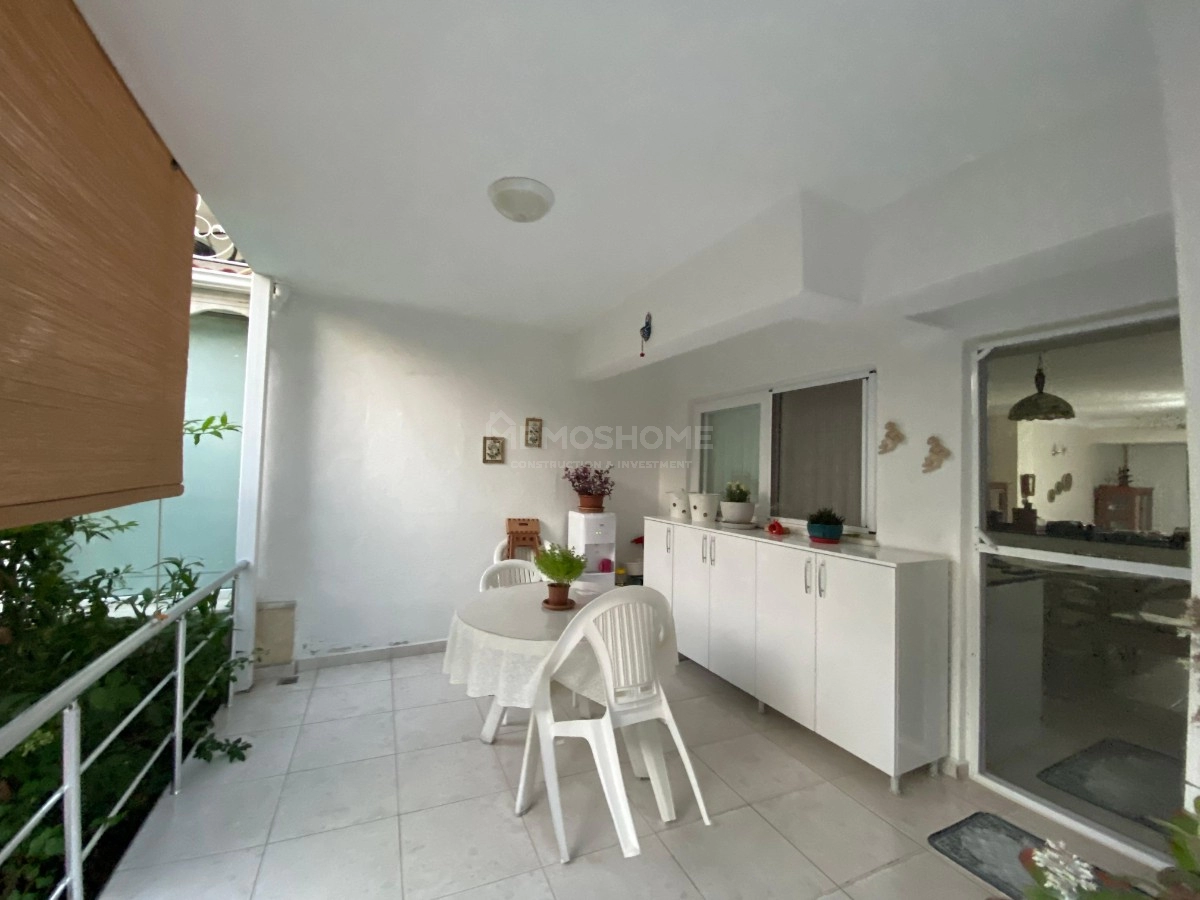 Seaside Triplex Villa Residence