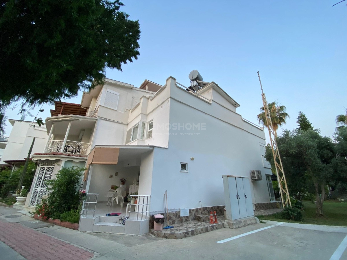 Seaside Triplex Villa Residence