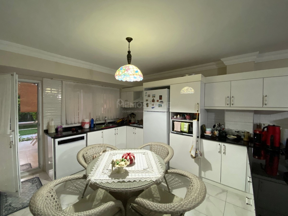 Seaside Triplex Villa Residence
