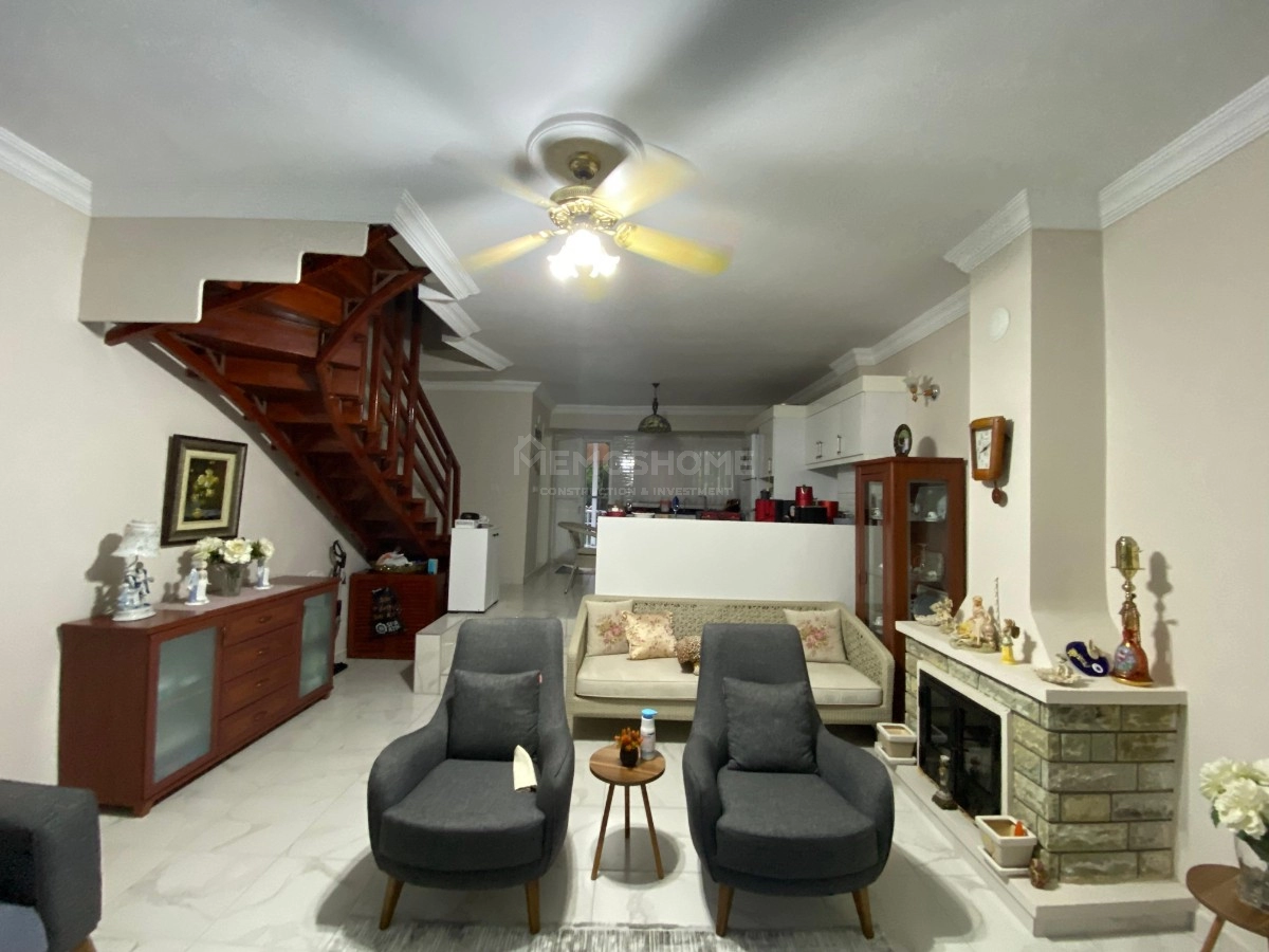 Seaside Triplex Villa Residence