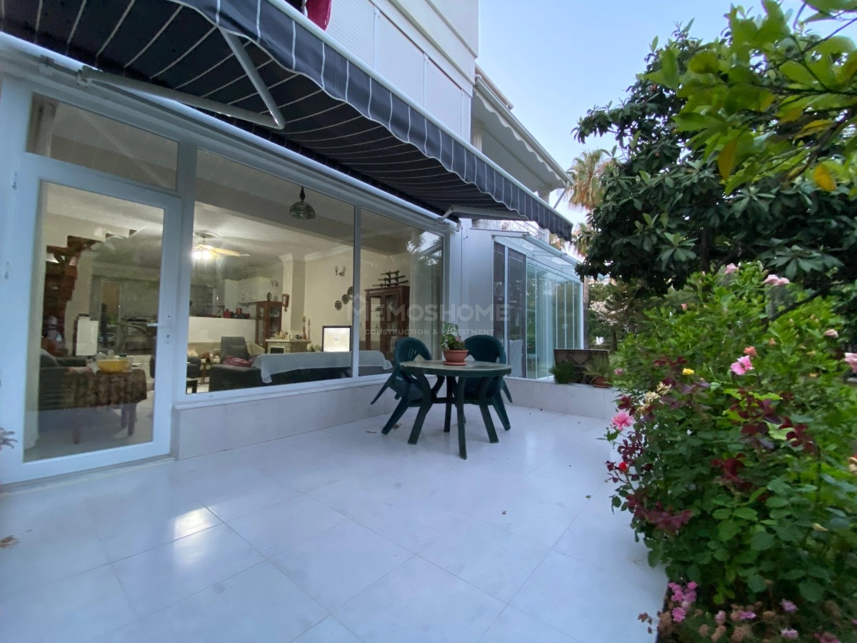 Seaside Triplex Villa Residence