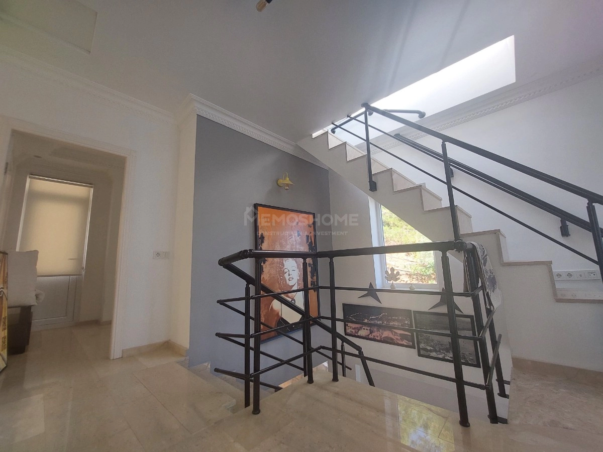 Hill Side 4+2 Triplex Villa