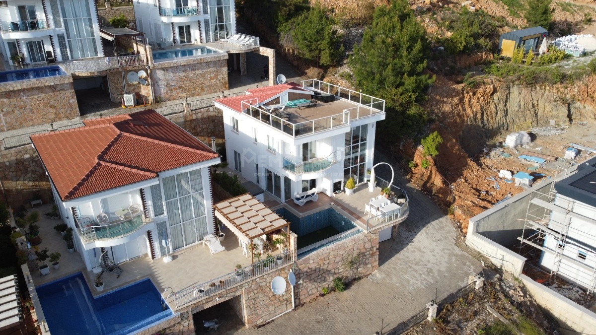 Hill Side 4+2 Triplex Villa