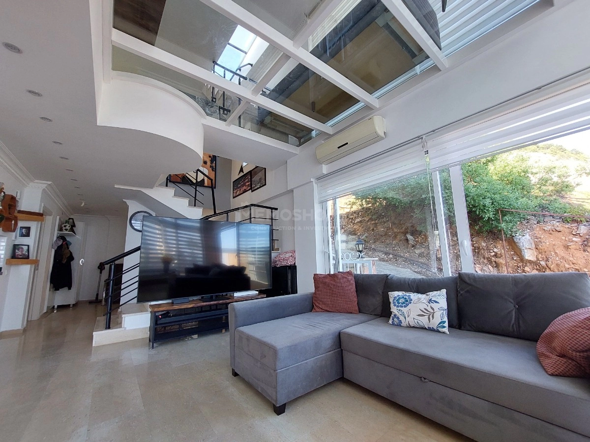 Hill Side 4+2 Triplex Villa