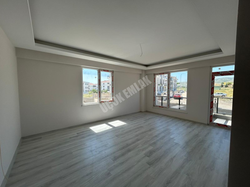 AFYON ÜÇOK EMLAKTAN KANLICA MAH SIFIR 3+1 LÜX SATILIK DAİRE