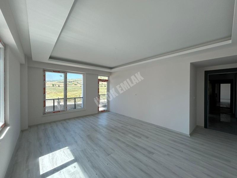 AFYON ÜÇOK EMLAKTAN KANLICA MAH SIFIR 3+1 LÜX SATILIK DAİRE