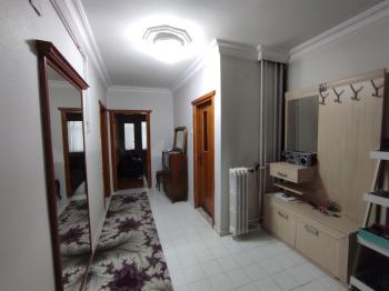 GÜVENAY - ÇORUM ÜÇTUTLAR  ATATÜRK LİSESİ  ARKASI EŞYALI KİRALIK 4+1 DAİRE