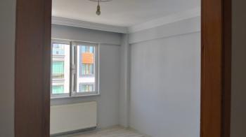 * AFYON ÜÇOK EMLAKTAN NAZMİ SAATÇİ MAH 3+1 110M² TEMİZ BAKIMLI KİRALIK DAİRE *