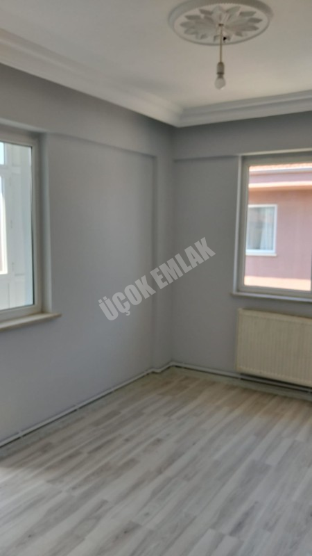 * AFYON ÜÇOK EMLAKTAN NAZMİ SAATÇİ MAH 3+1 110M² TEMİZ BAKIMLI KİRALIK DAİRE *