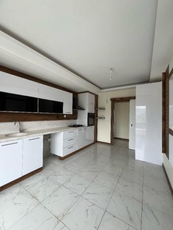 AFYON ÜÇOK EMLAKTAN ALİ İHSAN PAŞA MAH 3+1 127M² TEMİZ BAKIMLI  EBEVEYN BANYOLU SATILIK DAİRE 