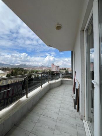 AFYON ÜÇOK EMLAKTAN ALİ İHSAN PAŞA MAH 3+1 127M² TEMİZ BAKIMLI  EBEVEYN BANYOLU SATILIK DAİRE 
