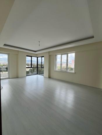 AFYON ÜÇOK EMLAKTAN ALİ İHSAN PAŞA MAH 3+1 127M² TEMİZ BAKIMLI  EBEVEYN BANYOLU SATILIK DAİRE 