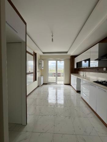 AFYON ÜÇOK EMLAKTAN ALİ İHSAN PAŞA MAH 3+1 127M² TEMİZ BAKIMLI  EBEVEYN BANYOLU SATILIK DAİRE 