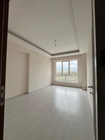 AFYON ÜÇOK EMLAKTAN ALİ İHSAN PAŞA MAH 3+1 127M² TEMİZ BAKIMLI  EBEVEYN BANYOLU SATILIK DAİRE 