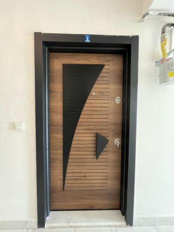 AFYON ÜÇOK EMLAKTAN ALİ İHSAN PAŞA MAH 3+1 127M² TEMİZ BAKIMLI  EBEVEYN BANYOLU SATILIK DAİRE 