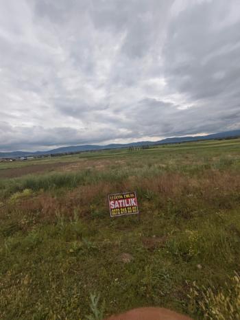 AFYON ÜÇOK EMLAKTAN SİNANPAŞA AKÖREN MEVKİNDE 923M² SATILIK YATIRIMA UYGUN ARSA