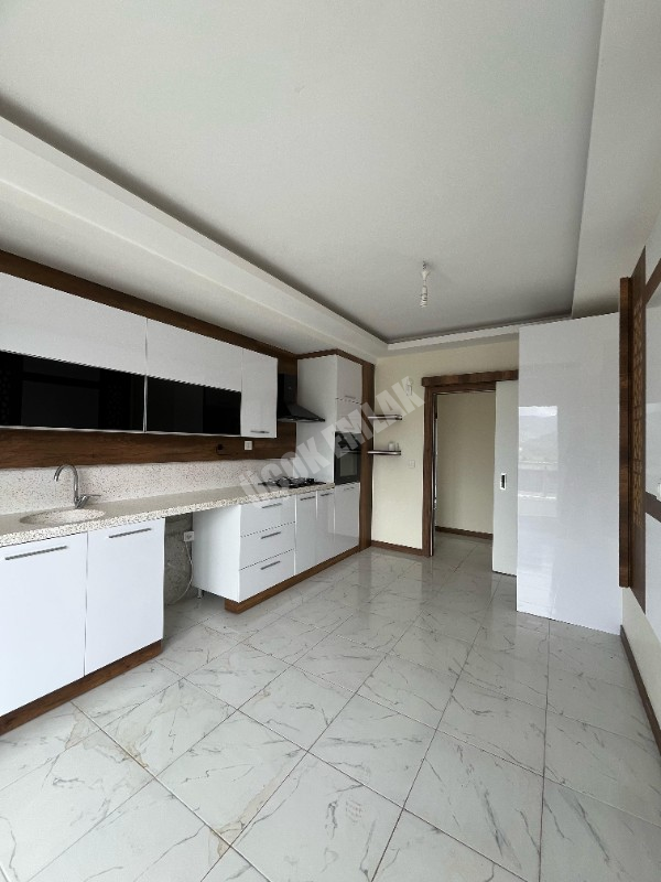 AFYON ÜÇOK EMLAKTAN ALİ İHSAN PAŞA MAH 3+1 127M² TEMİZ BAKIMLI  EBEVEYN BANYOLU SATILIK DAİRE 