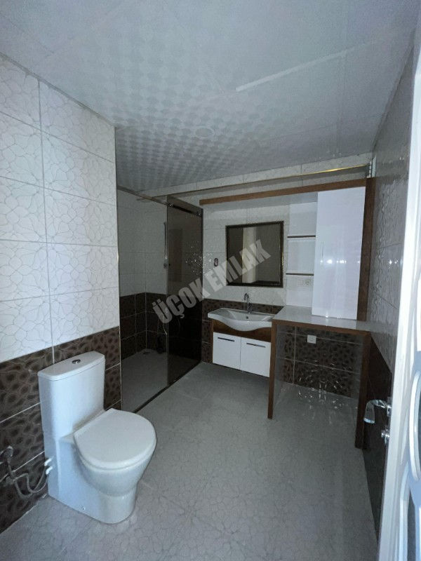AFYON ÜÇOK EMLAKTAN ALİ İHSAN PAŞA MAH 3+1 127M² TEMİZ BAKIMLI  EBEVEYN BANYOLU SATILIK DAİRE 