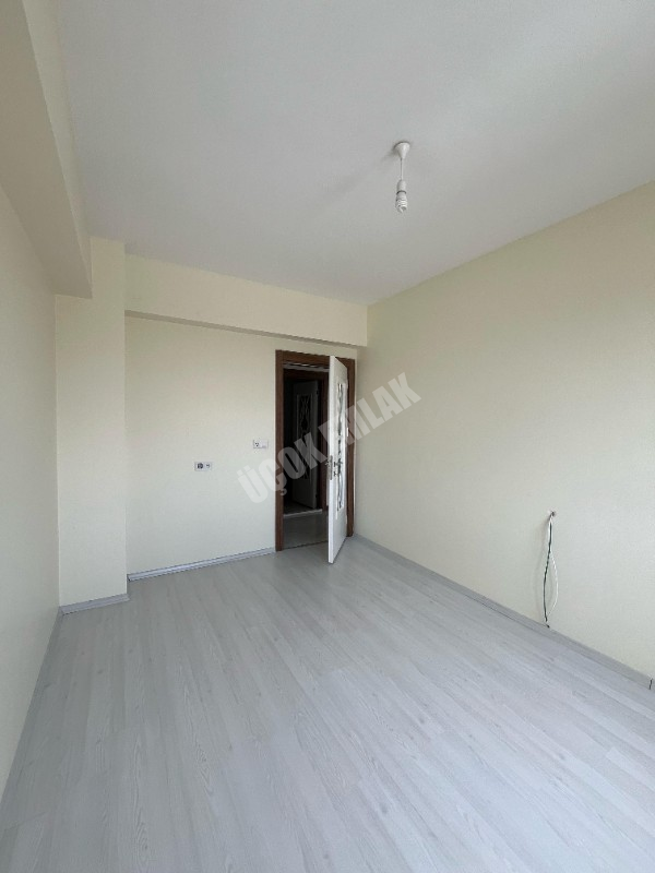 AFYON ÜÇOK EMLAKTAN ALİ İHSAN PAŞA MAH 3+1 127M² TEMİZ BAKIMLI  EBEVEYN BANYOLU SATILIK DAİRE 