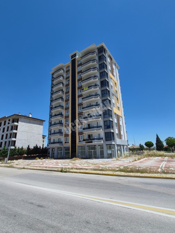 AFYON ÜÇOK EMLAKTAN ALİ İHSAN PAŞA MAH 3+1 127M² TEMİZ BAKIMLI  EBEVEYN BANYOLU SATILIK DAİRE 