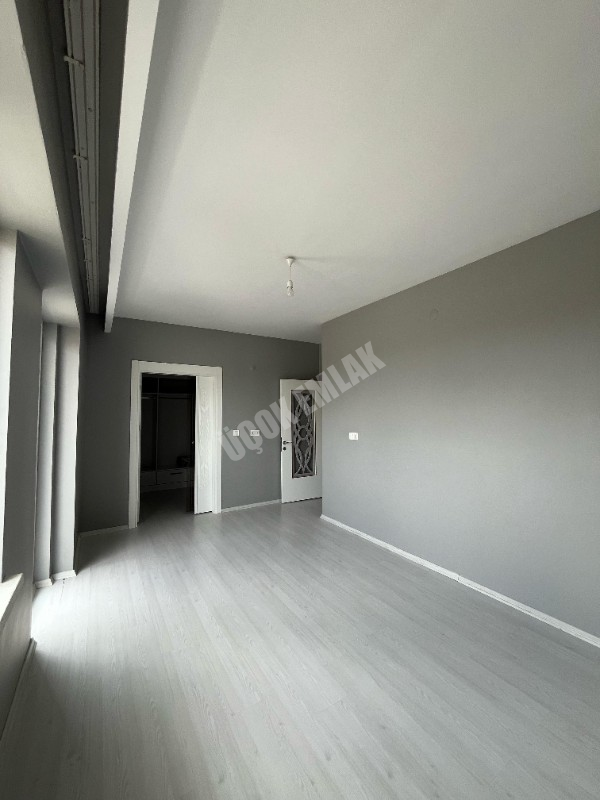 AFYON ÜÇOK EMLAKTAN ALİ İHSAN PAŞA MAH 3+1 127M² TEMİZ BAKIMLI  EBEVEYN BANYOLU SATILIK DAİRE 