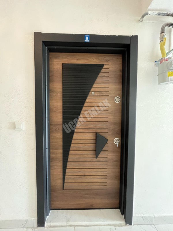 AFYON ÜÇOK EMLAKTAN ALİ İHSAN PAŞA MAH 3+1 127M² TEMİZ BAKIMLI  EBEVEYN BANYOLU SATILIK DAİRE 