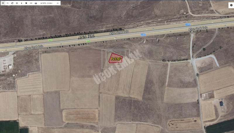 AFYON ÜÇOK EMLAKTAN SİNANPAŞA AKÖREN MEVKİNDE 923M² SATILIK YATIRIMA UYGUN ARSA