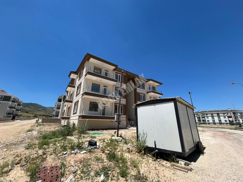 AFYON ÜÇOK EMLAKTAN KANLICA MAH 3+1 115M² SIFIR EBEVEYN BANYOLU SATILIK DAİRE