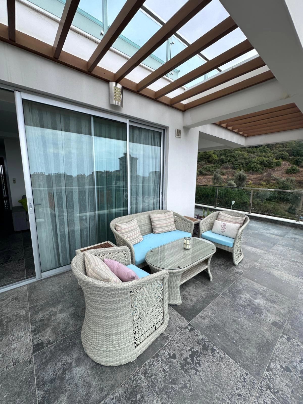 Aramis Terrace-2 D12 med bassengutsikt