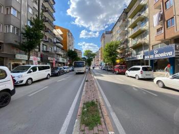 * AFYON ÜÇOK EMLAKTAN KURTULUŞ CADDESİ 300M² İŞLEK CADDE ÜZERİ KİRALIK DÜKKAN * 