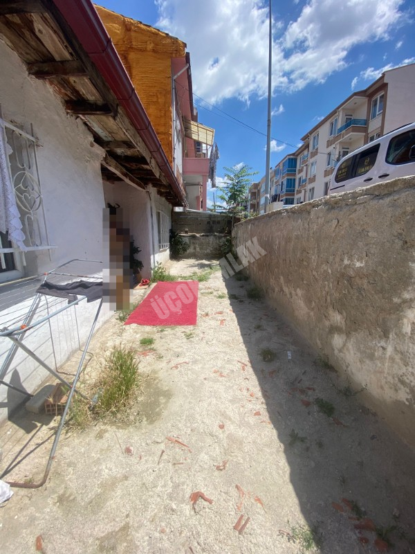 * AFYON ÜÇOK EMLAKTAN HAMİDİYE MAH 2+1 60M² TEMİZ MÜSTAKİL EV * 