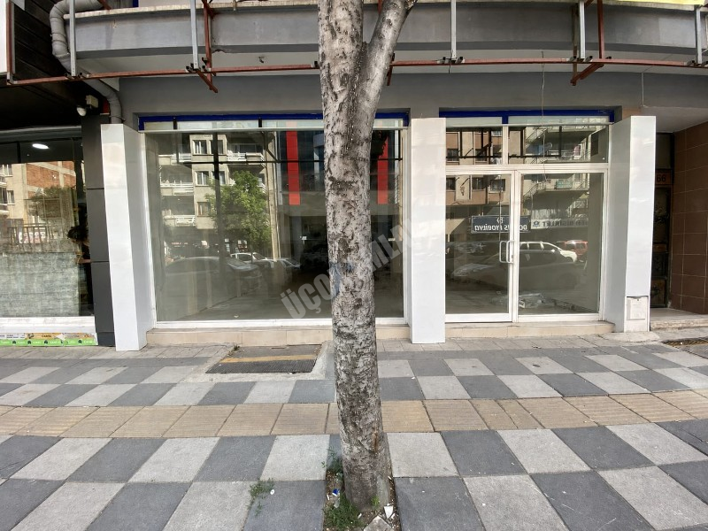 * AFYON ÜÇOK EMLAKTAN KURTULUŞ CADDESİ 300M² İŞLEK CADDE ÜZERİ KİRALIK DÜKKAN * 