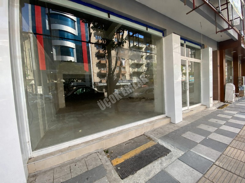 * AFYON ÜÇOK EMLAKTAN KURTULUŞ CADDESİ 300M² İŞLEK CADDE ÜZERİ KİRALIK DÜKKAN * 
