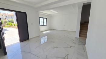 Girne Alsancak'ta 4+1 Esyasız - Sıfır Villa