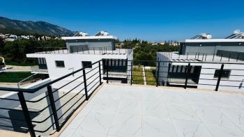 Girne Alsancak'ta 4+1 Esyasız - Sıfır Villa