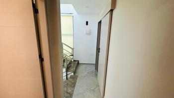KARŞIYAKA'DA AKILLI EV SİSTEMLİ TRİPLEKS DAİRE | 150 m² TOPLAM ALAN | DENİZ & DAĞ MANZARASI | ORTAK HAVUZ