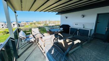 KARŞIYAKA'DA AKILLI EV SİSTEMLİ TRİPLEKS DAİRE | 150 m² TOPLAM ALAN | DENİZ & DAĞ MANZARASI | ORTAK HAVUZ