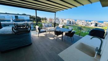 KARŞIYAKA'DA AKILLI EV SİSTEMLİ TRİPLEKS DAİRE | 150 m² TOPLAM ALAN | DENİZ & DAĞ MANZARASI | ORTAK HAVUZ