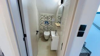 KARŞIYAKA'DA AKILLI EV SİSTEMLİ TRİPLEKS DAİRE | 150 m² TOPLAM ALAN | DENİZ & DAĞ MANZARASI | ORTAK HAVUZ