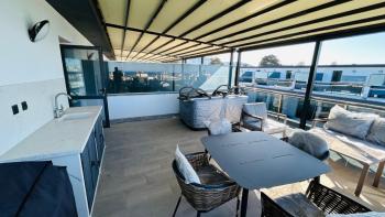 KARŞIYAKA'DA AKILLI EV SİSTEMLİ TRİPLEKS DAİRE | 150 m² TOPLAM ALAN | DENİZ & DAĞ MANZARASI | ORTAK HAVUZ