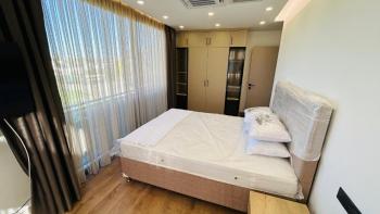KARŞIYAKA'DA AKILLI EV SİSTEMLİ TRİPLEKS DAİRE | 150 m² TOPLAM ALAN | DENİZ & DAĞ MANZARASI | ORTAK HAVUZ