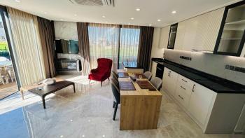 KARŞIYAKA'DA AKILLI EV SİSTEMLİ TRİPLEKS DAİRE | 150 m² TOPLAM ALAN | DENİZ & DAĞ MANZARASI | ORTAK HAVUZ