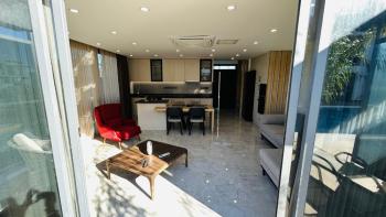 KARŞIYAKA'DA AKILLI EV SİSTEMLİ TRİPLEKS DAİRE | 150 m² TOPLAM ALAN | DENİZ & DAĞ MANZARASI | ORTAK HAVUZ
